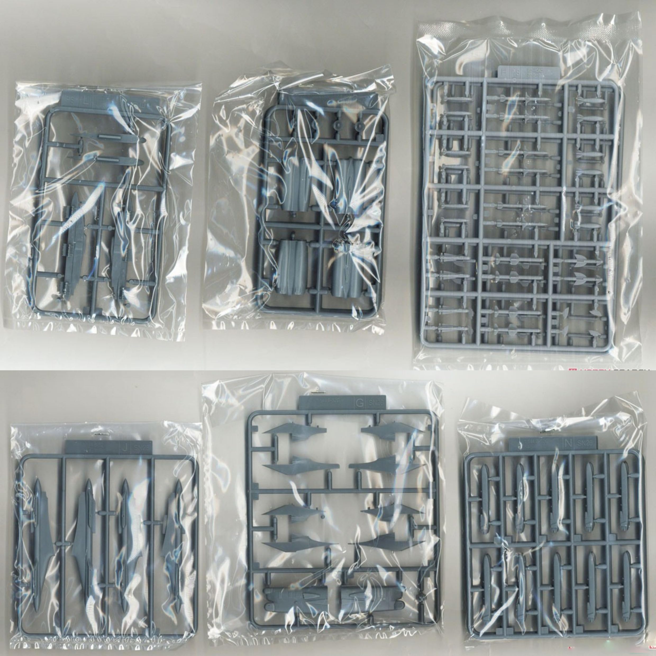 花田制造 GWH L1009 B-52G Stratofortress Strategic Bomber Model Kit, 1/144 Scale Military Aircraft, Grey Plastic Assembly Kit with Decals