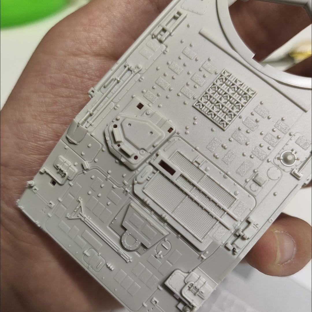 Meng 72-008 German Panzerhaubitze 2000 Self-Propelled Howitzer Model Kit, 1/72 Scale