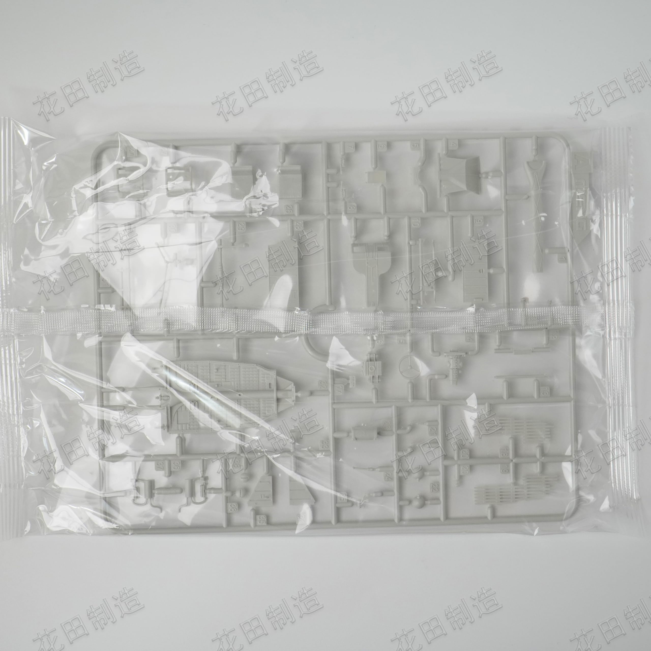 Meng 82 German Pkw.K1 Kubelwagen (North Africa), 1/35 Scale Plastic Model Kit Velociraptor Series VS-015