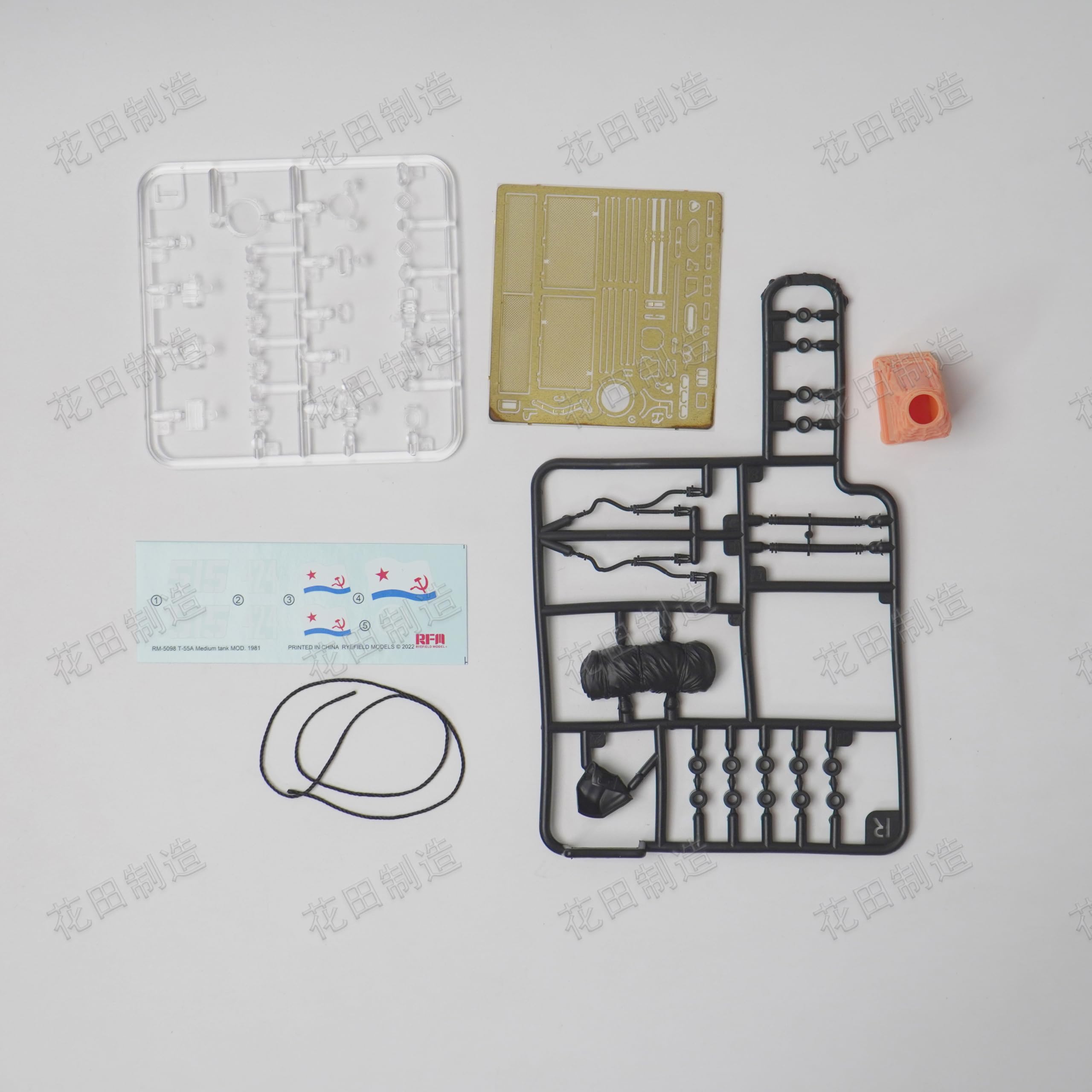 花田制造 RFM T-55A Medium Tank 1981 Model Kit, 1:35 Scale, with Workable Track Links, Military Vehicle