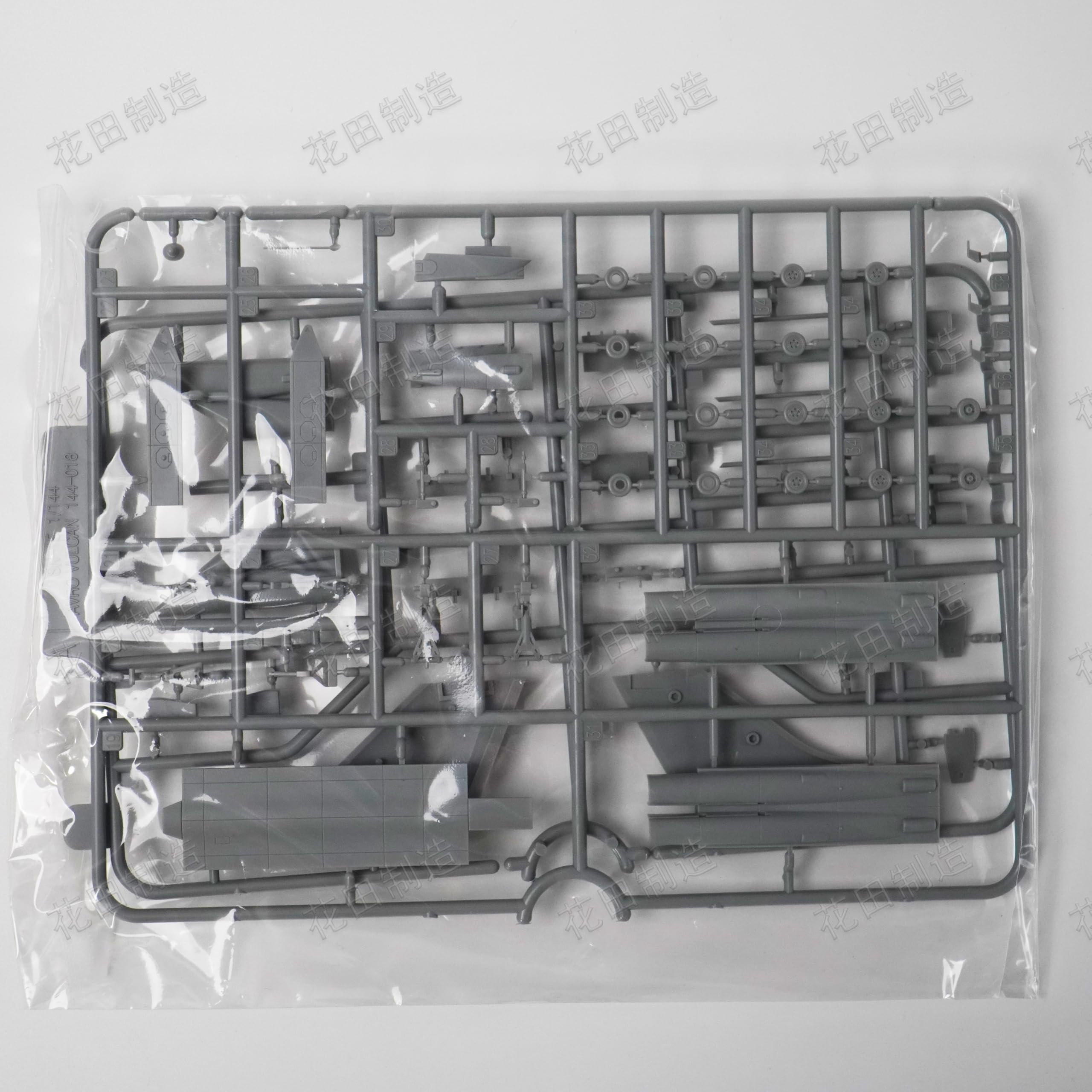 花田制造 GWH L1002 K.2 Tanker R.A.F Vulcan Model Kit 1/144 Scale