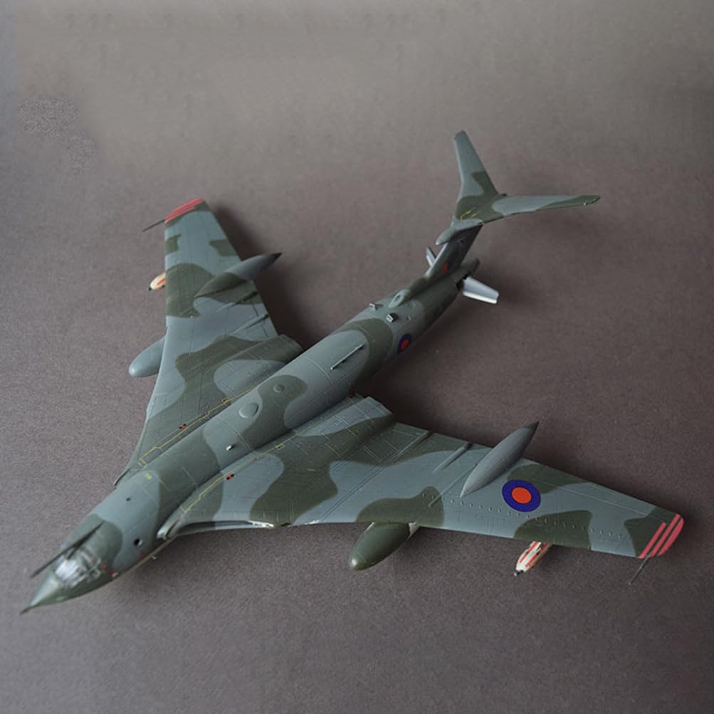 花田制造 GWH L1005 RAF Victor K.2 Tanker Aircraft Model Kit, 1/144 Scale, Military Airplane