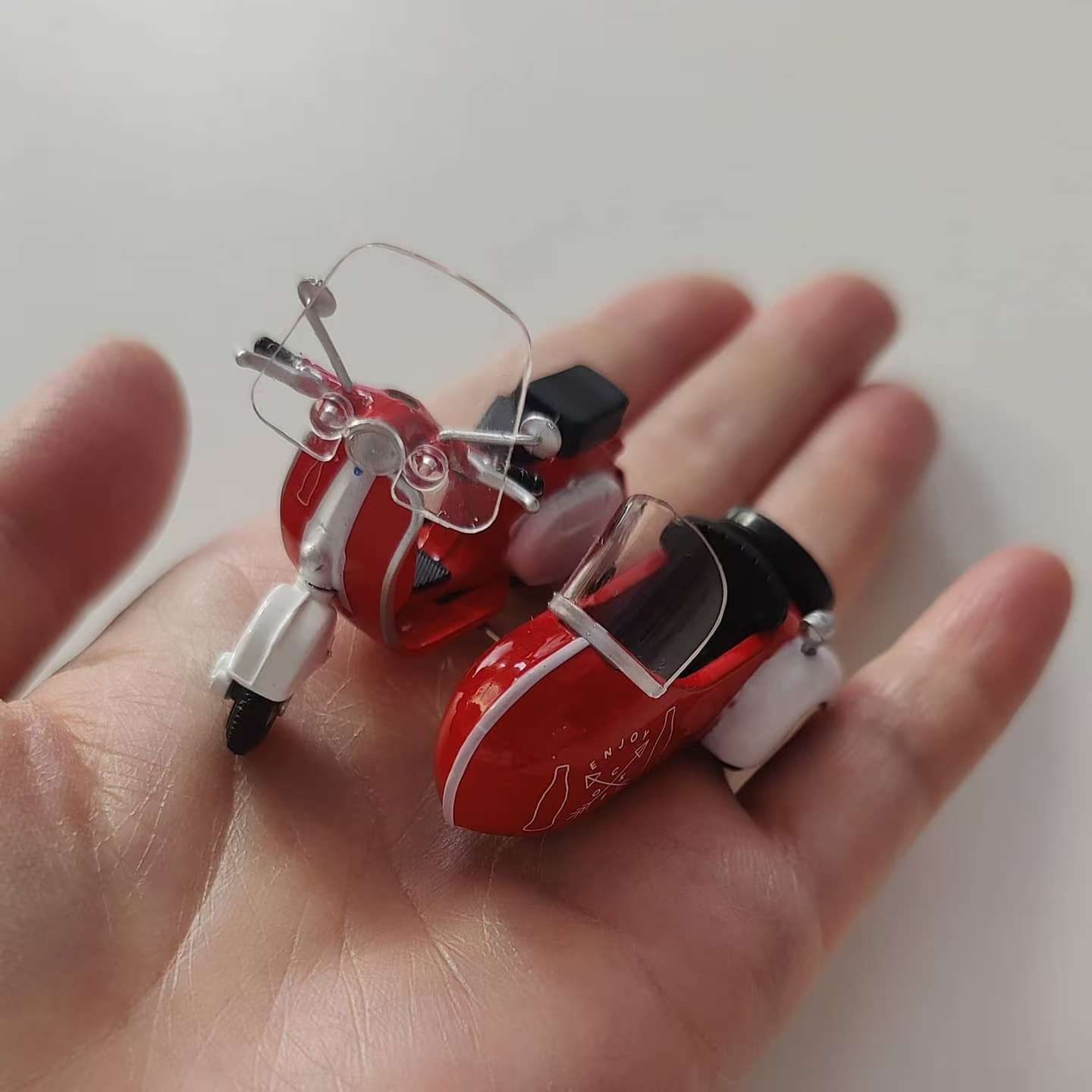 Red and White Miniature Scooter with Sidecar Die-Cast Model, 1/35 Scale Collectible ,Coca-Cola Arctic Scooter (with side car)