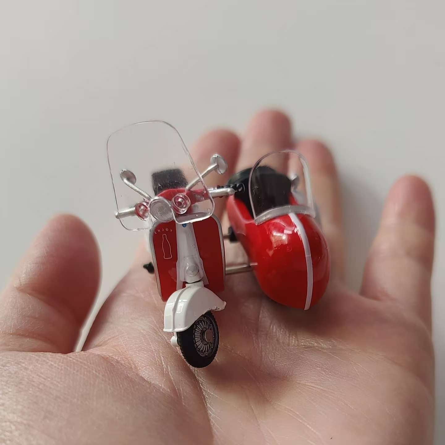 Red and White Miniature Scooter with Sidecar Die-Cast Model, 1/35 Scale Collectible ,Coca-Cola Arctic Scooter (with side car)