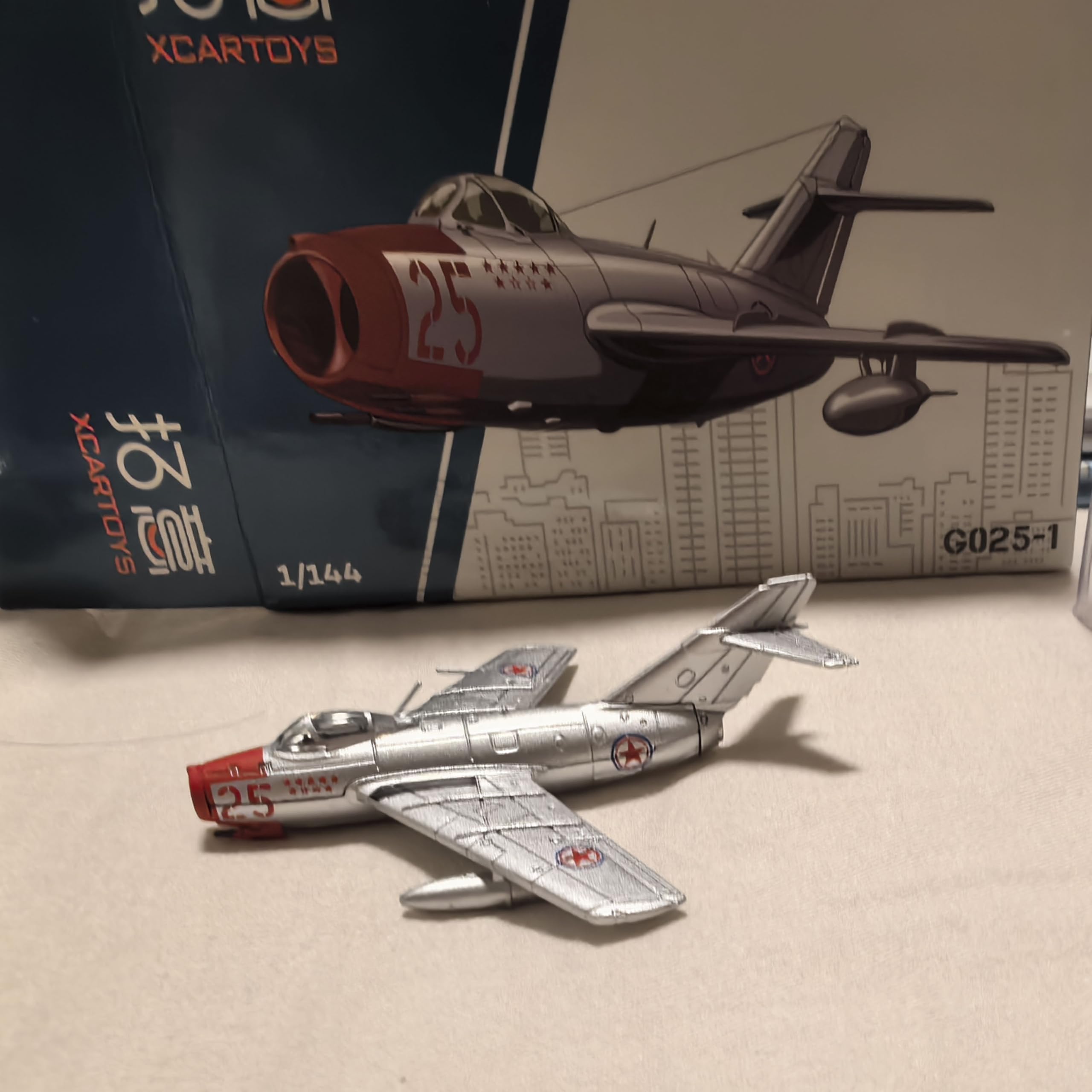 花田制造 XCARTOYS G025-1 Mikoyan MiG-15 Fighter Jet Model 1/144 Scale