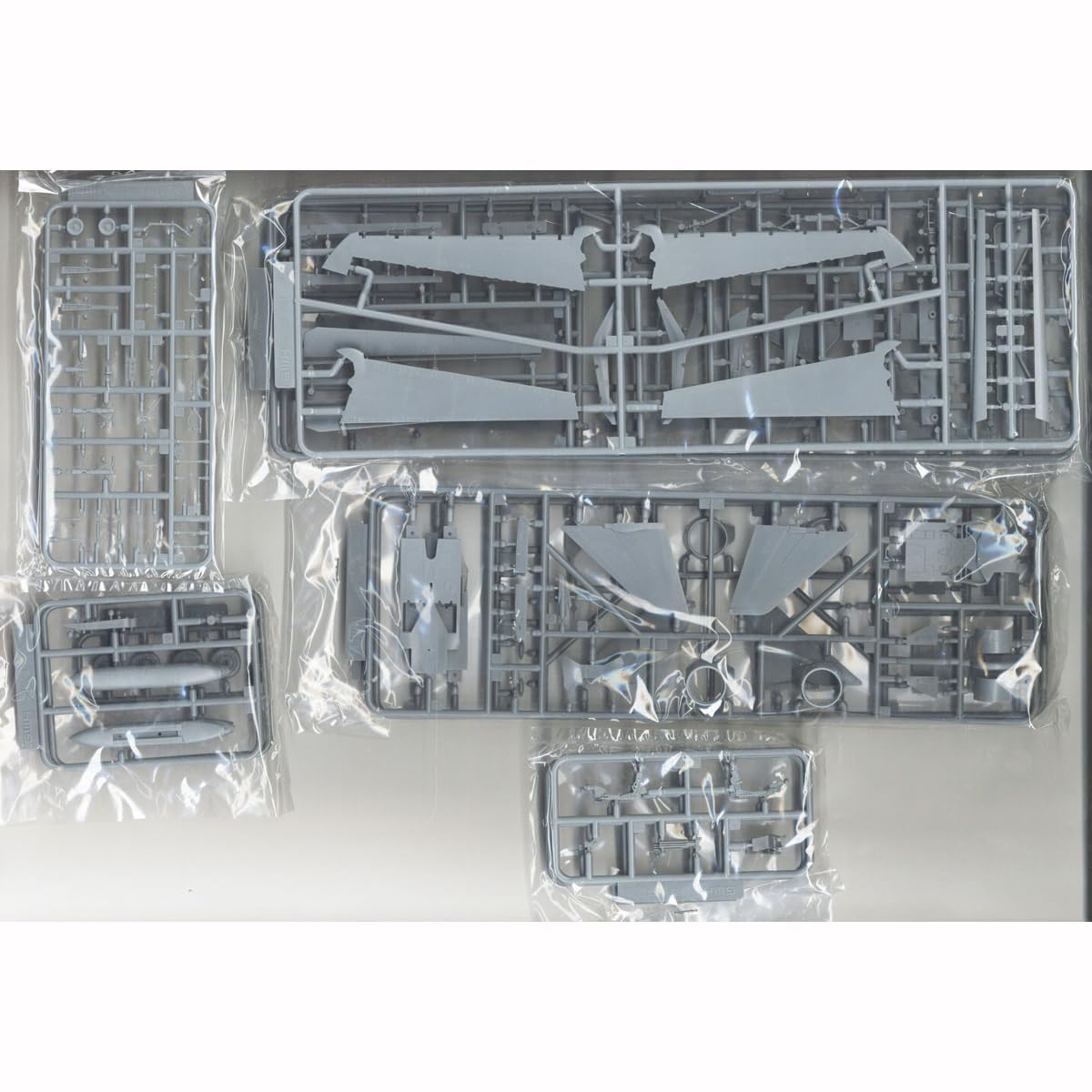 花田制造 G.W.H. F-14B Bombcat 1/72 Scale Military Aircraft Model Kit, L7208