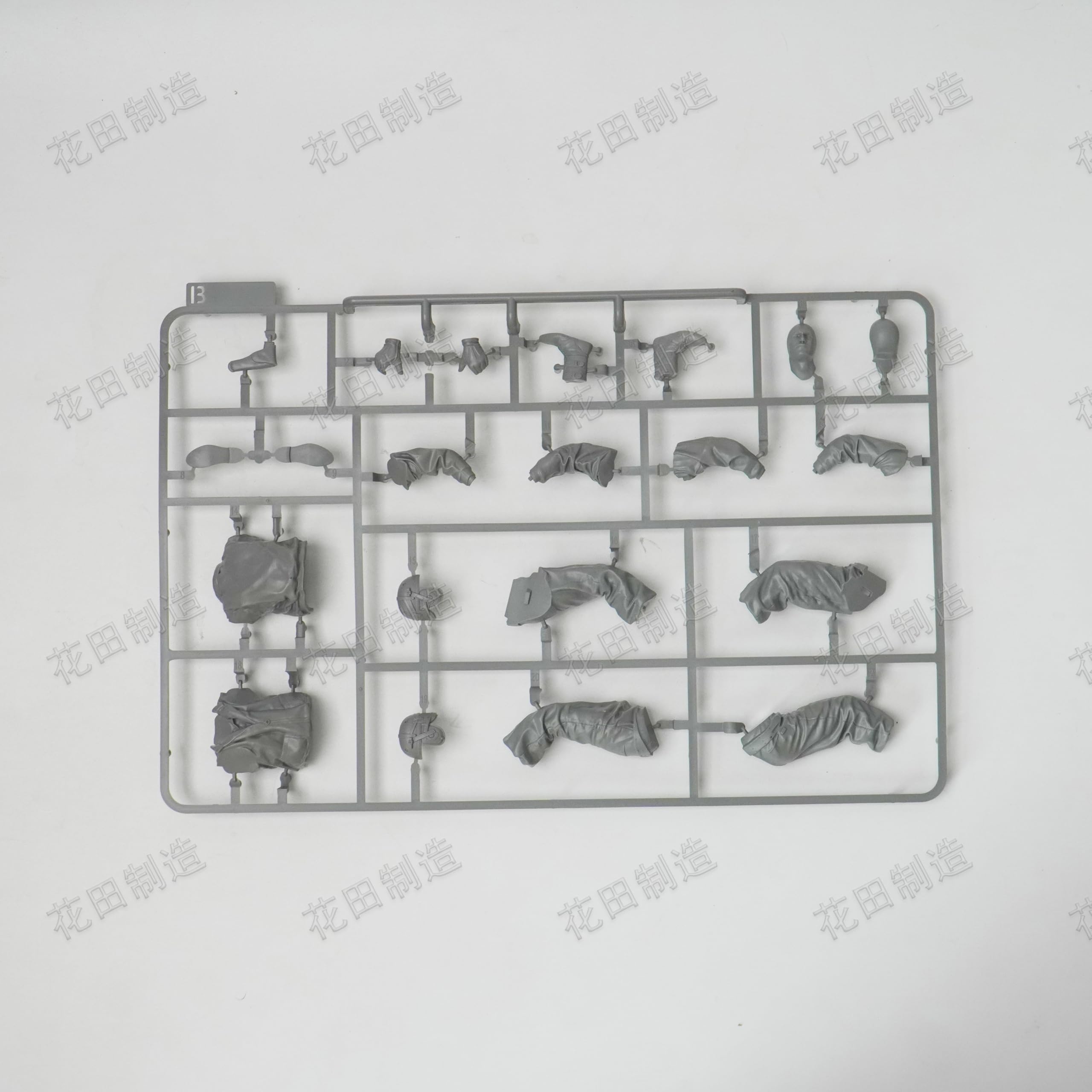 花田制造 Takom 2205W Sherman 2 Box Tank Model Kit Set, 1/35 Scale M4A1(76W) HVSS and M1 Super Sherman with 1/16 Scale Tank Crewman Figure, Limited Edition Military Model