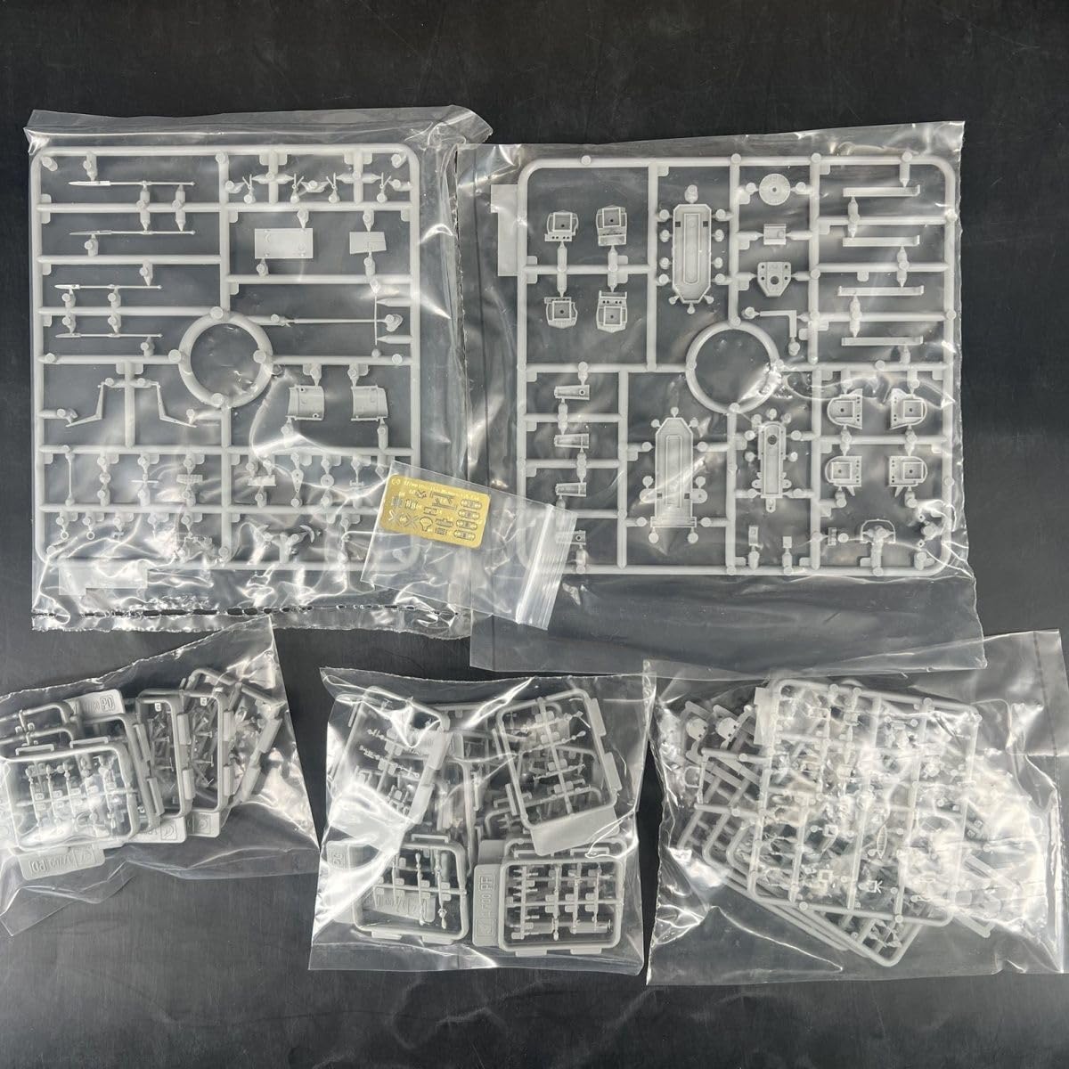 花田制造 Veryfire USS Des Moines CA-134 U.S. Navy Heavy Cruiser Model Kit, 1/700 Scale