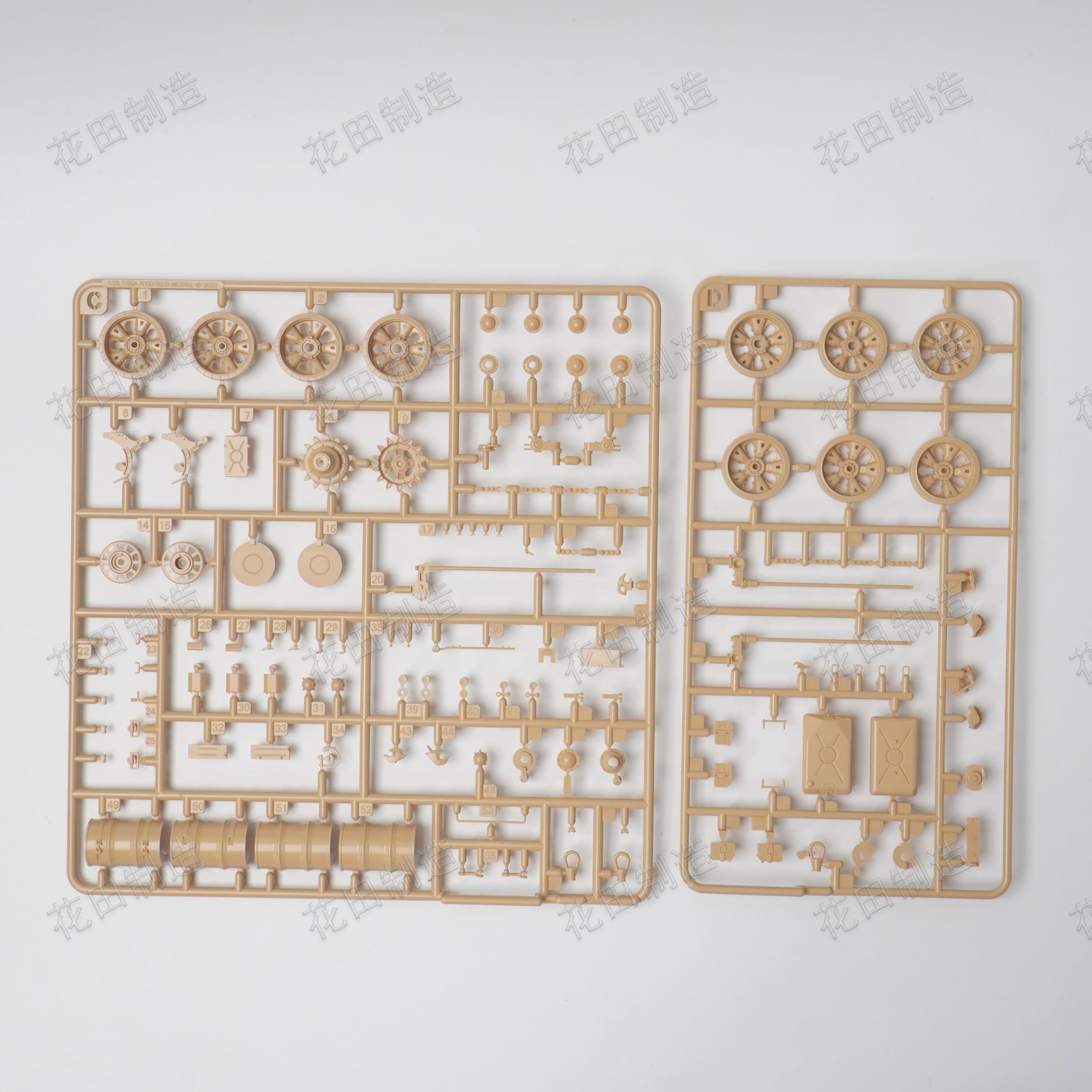 花田制造 RFM T-55A Medium Tank 1981 Model Kit, 1:35 Scale, with Workable Track Links, Military Vehicle