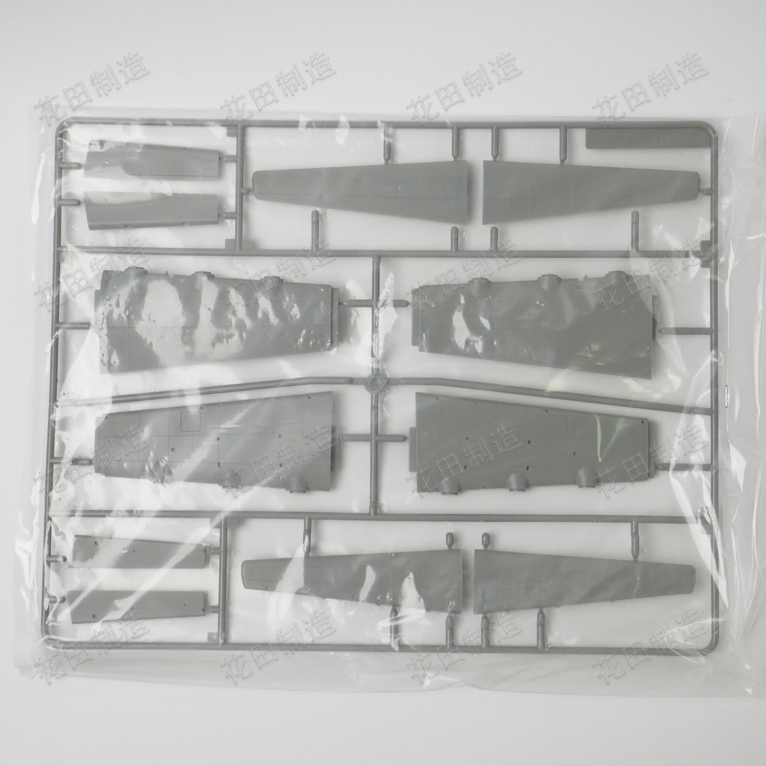 花田制造 G.W.H L1007 WWII German ME323 E-2 Gigant Lufftwaffe Transporter/w Sd.Kfz250&Panzer2Ausf.F Aircraft Model Kit 1/144 Scale