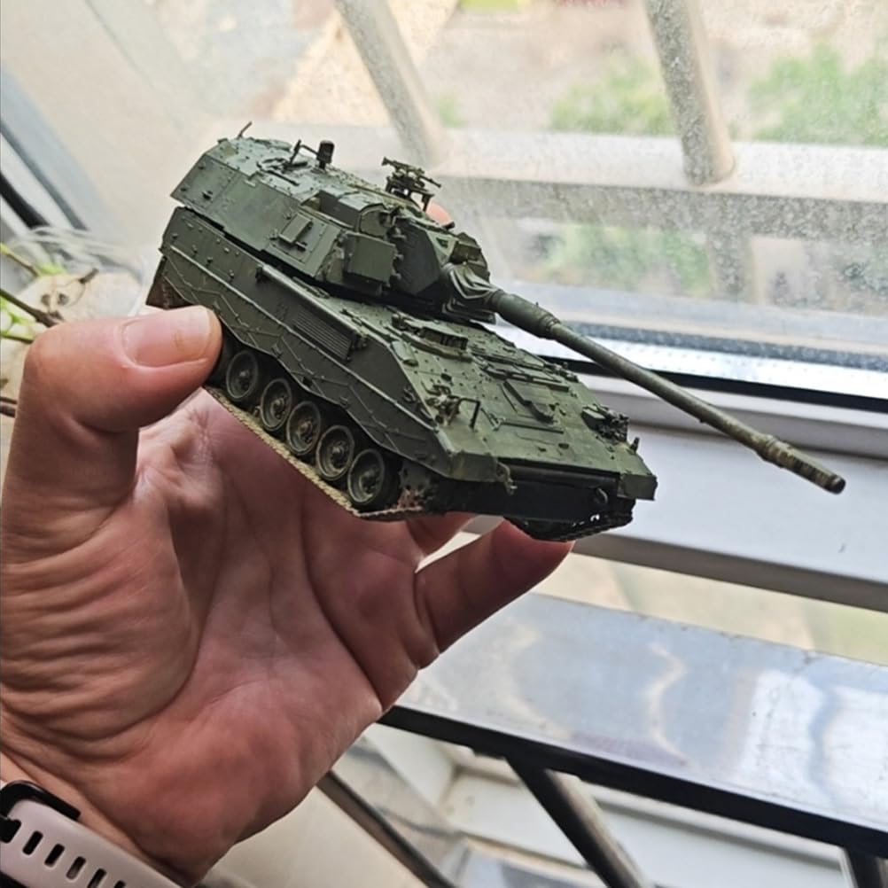 Meng 72-008 German Panzerhaubitze 2000 Self-Propelled Howitzer Model Kit, 1/72 Scale