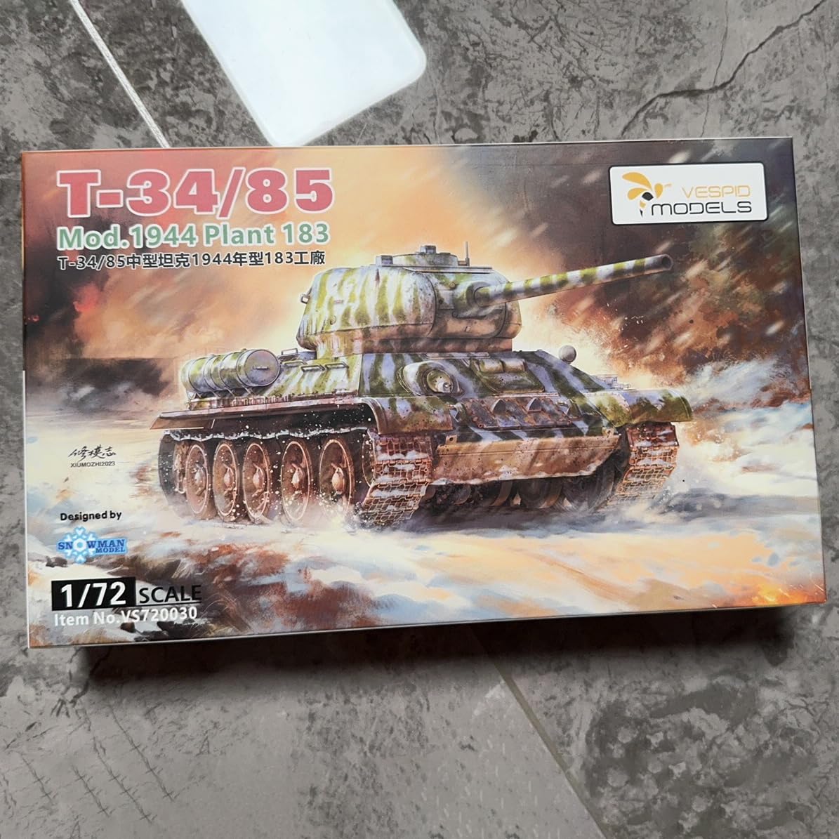 Vespid Models VS720030 T-34/85 Tank Model Kit, 1/72 Scale, Mod. 1944 Plant 183