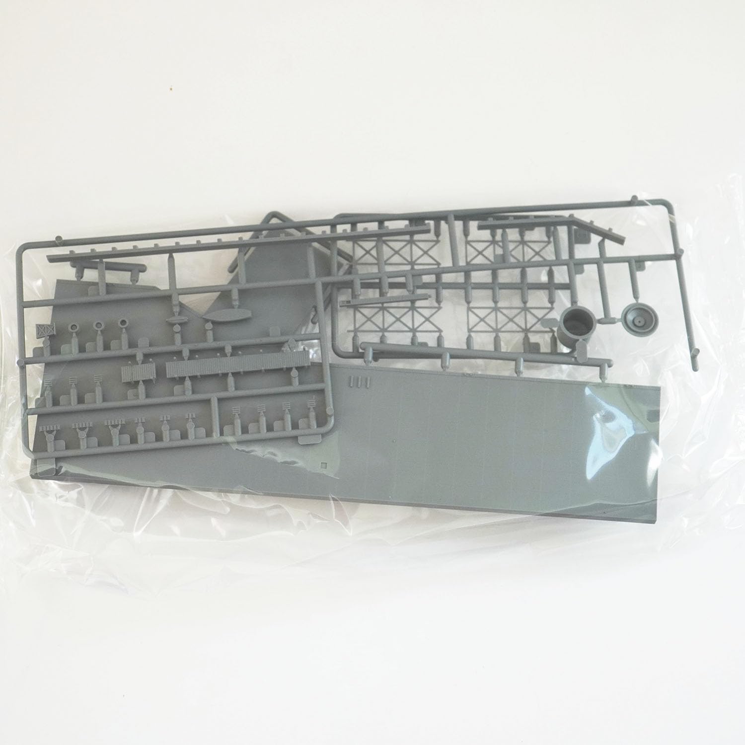 花田制造 Flyhawk FH1161 Foyal Navy Seaplane Dockside Base 1/700 Plastic Ship Model kit UNASSEMBLED Model KIT