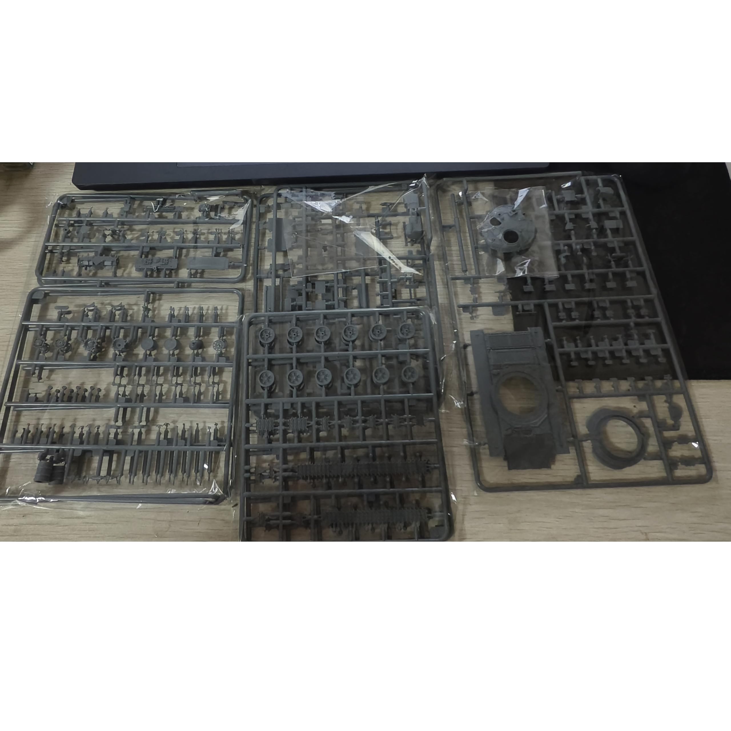 花田制造 VESPID Models vs720025 1/72 Scale T-90 Russian Main Battle Tank Model kit,Military Vehicle