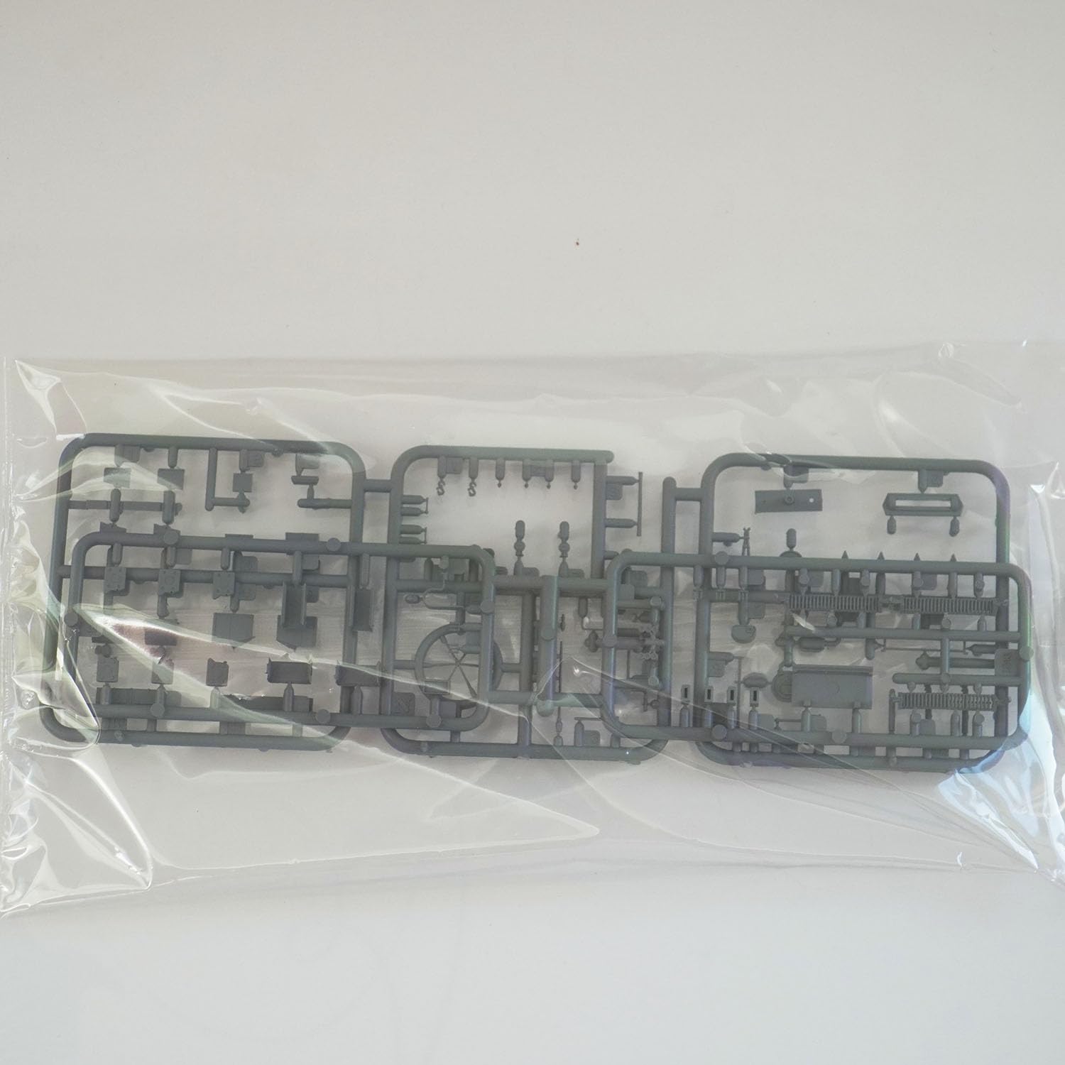 花田制造 flyhawk FH3003 Pz. Kpfw 2 Ausf L Luchs W/Zusatzpanzerung 1/72 Plastic Tank Model kit UNASSEMBLED Model KIT