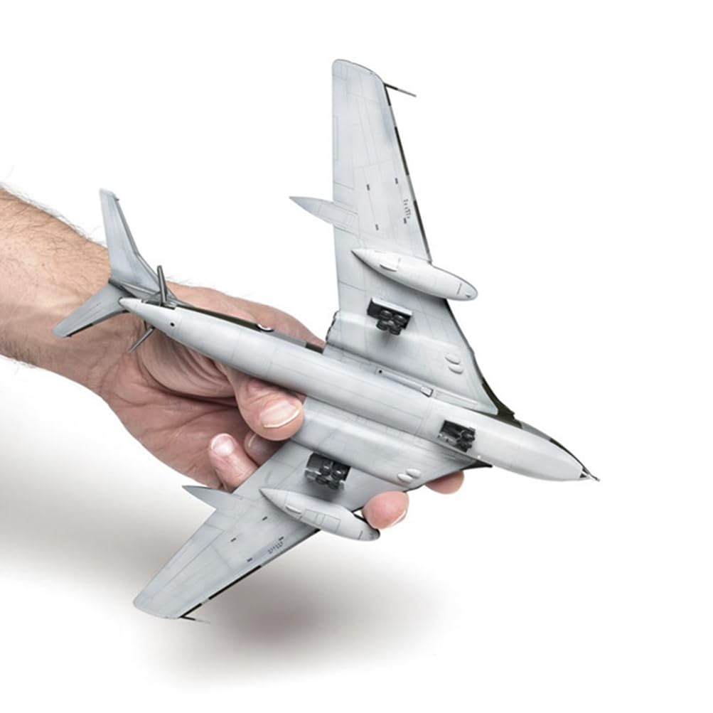 花田制造 GWH L1004 RAF Victor B.2 Strategic Bomber Model Kit, 1/144 Scale, Military Aircraft Assembly Set