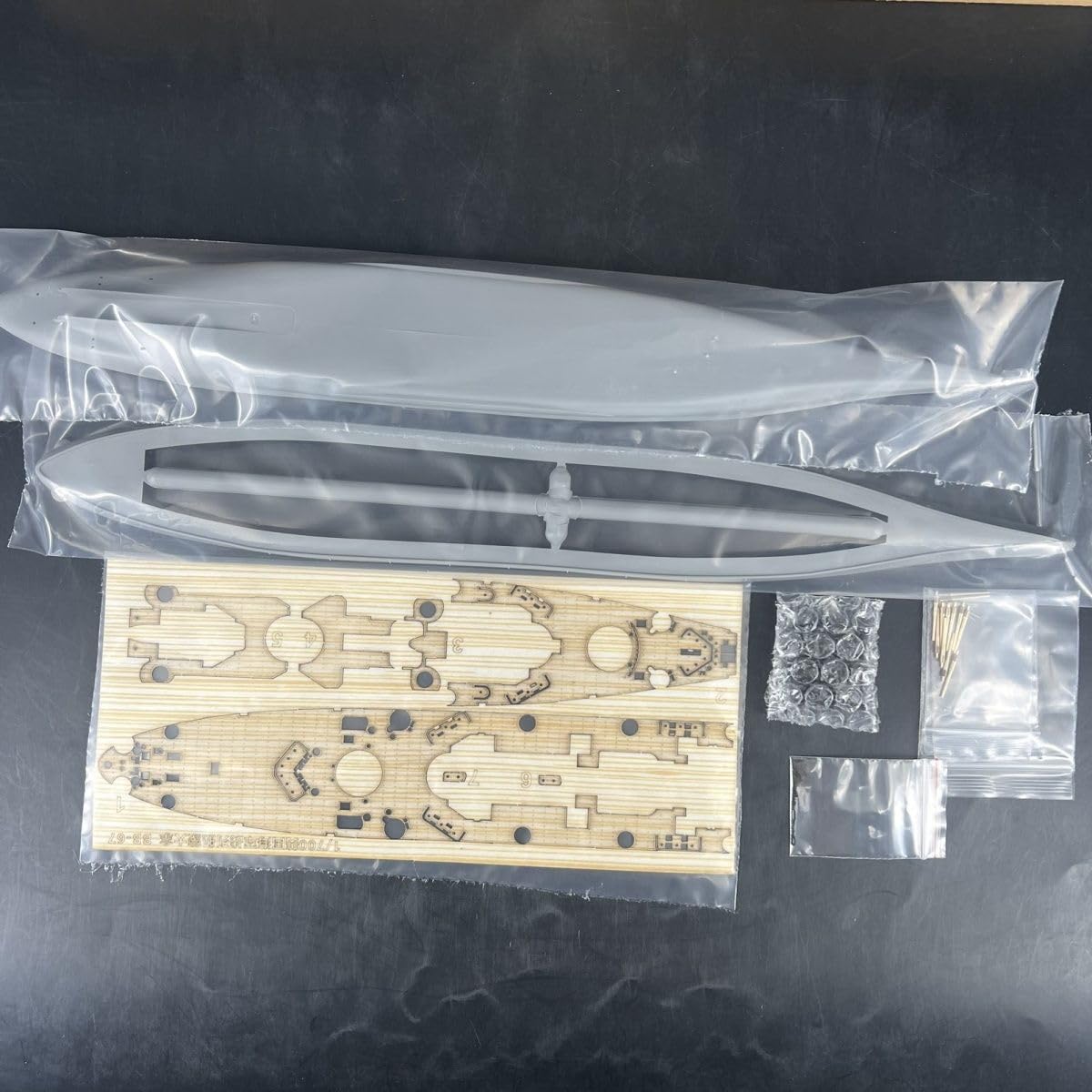 花田制造 VERYFIRE VF700901DX USS Montana BB-67 Battleship Model Kit, 1/700 Scale, with Photo-Etched Parts, Military Naval Display