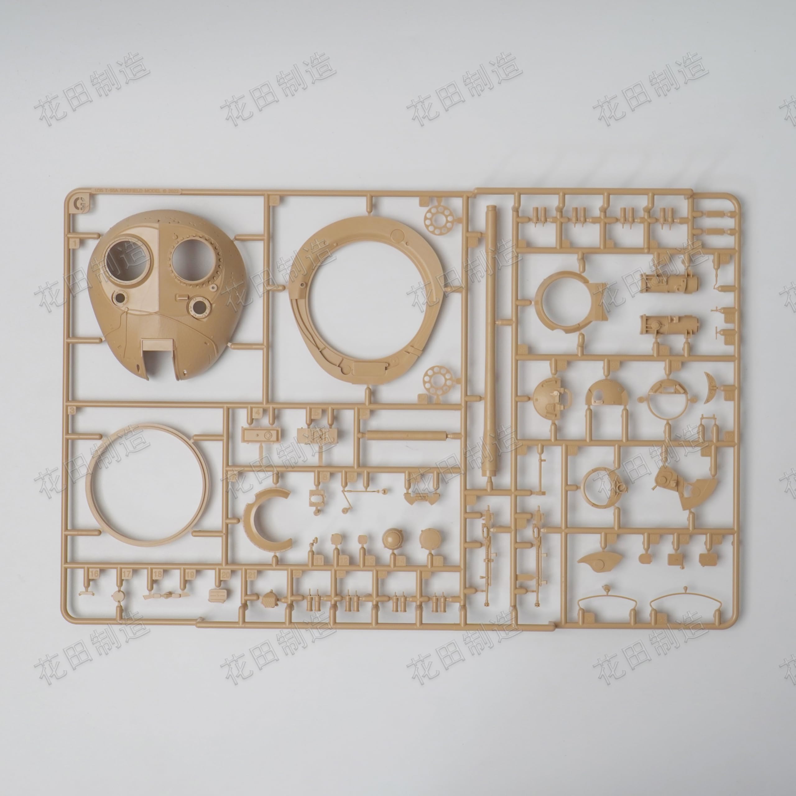 花田制造 RFM T-55A Medium Tank 1981 Model Kit, 1:35 Scale, with Workable Track Links, Military Vehicle