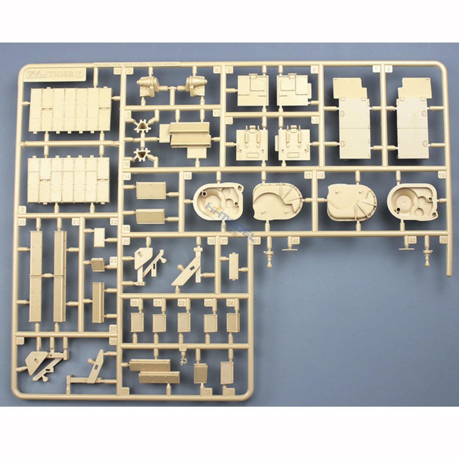 花田制造 Tiger-4624 IDF Nagmachon Heavy APC Doghouse Early Military Tank Model Kit, 1:35 Scale