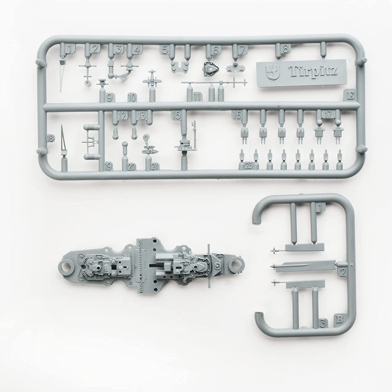 Flyhawk Model FLYFH9002 1/2000 German Navy Battleship Tilpitz Plastic Model