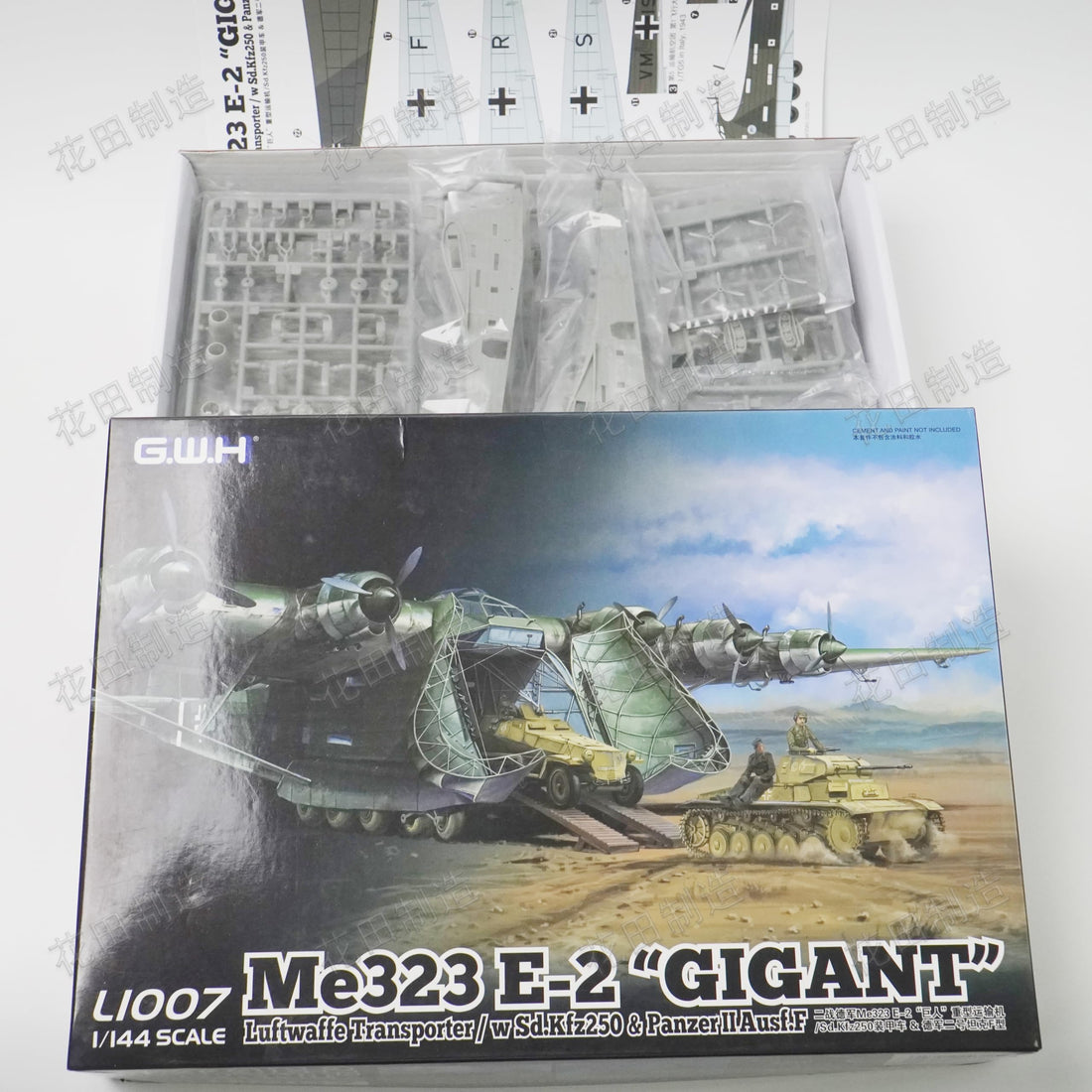 花田制造 G.W.H L1007 WWII German ME323 E-2 Gigant Lufftwaffe Transporter/w Sd.Kfz250&Panzer2Ausf.F Aircraft Model Kit 1/144 Scale