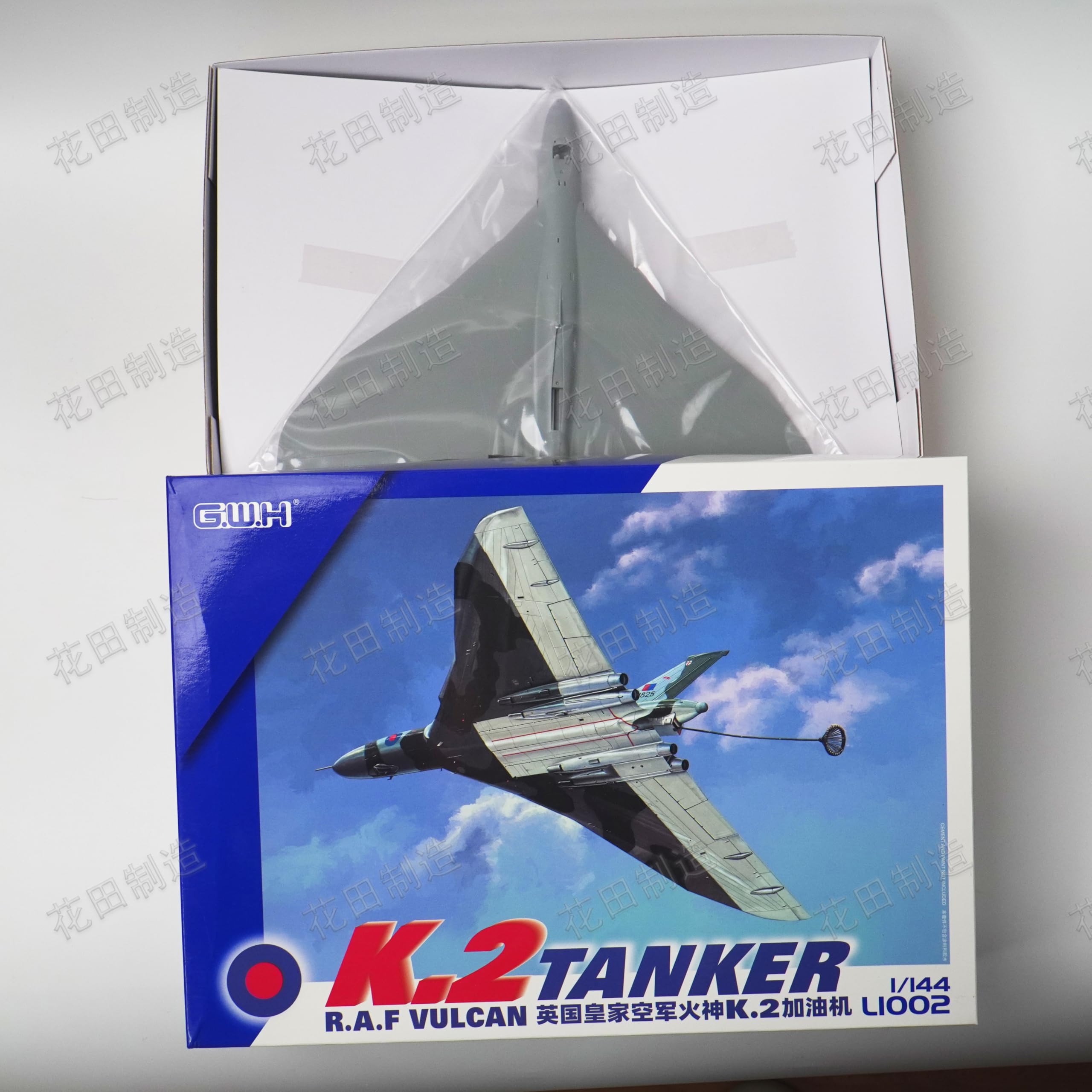 花田制造 GWH L1002 K.2 Tanker R.A.F Vulcan Model Kit 1/144 Scale