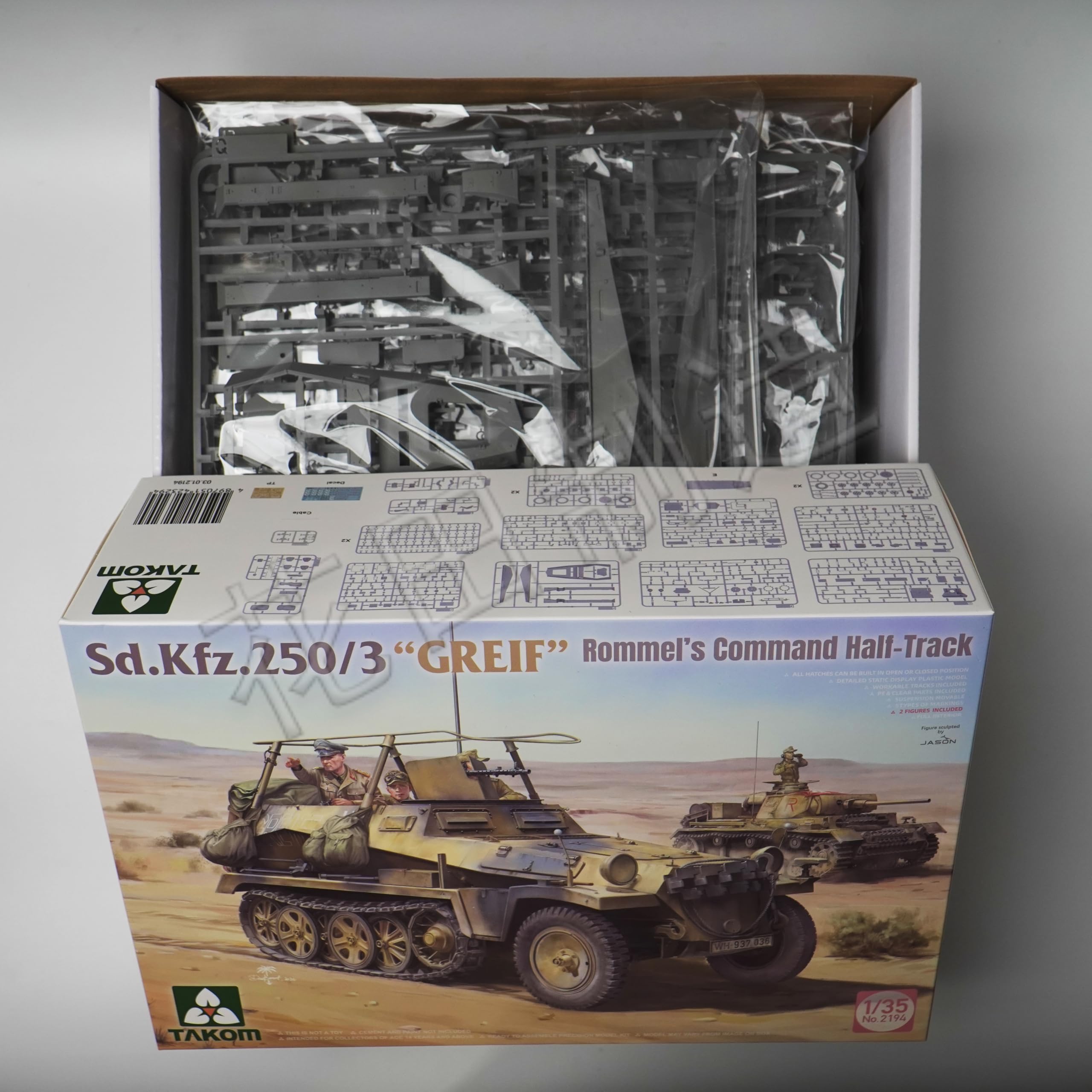 花田制造 Takom No.2194 Sd.Kfz.250/3 GREIF Rommel`s Command Half-Track Military Vehicle Model Kit, 1:35 Scale