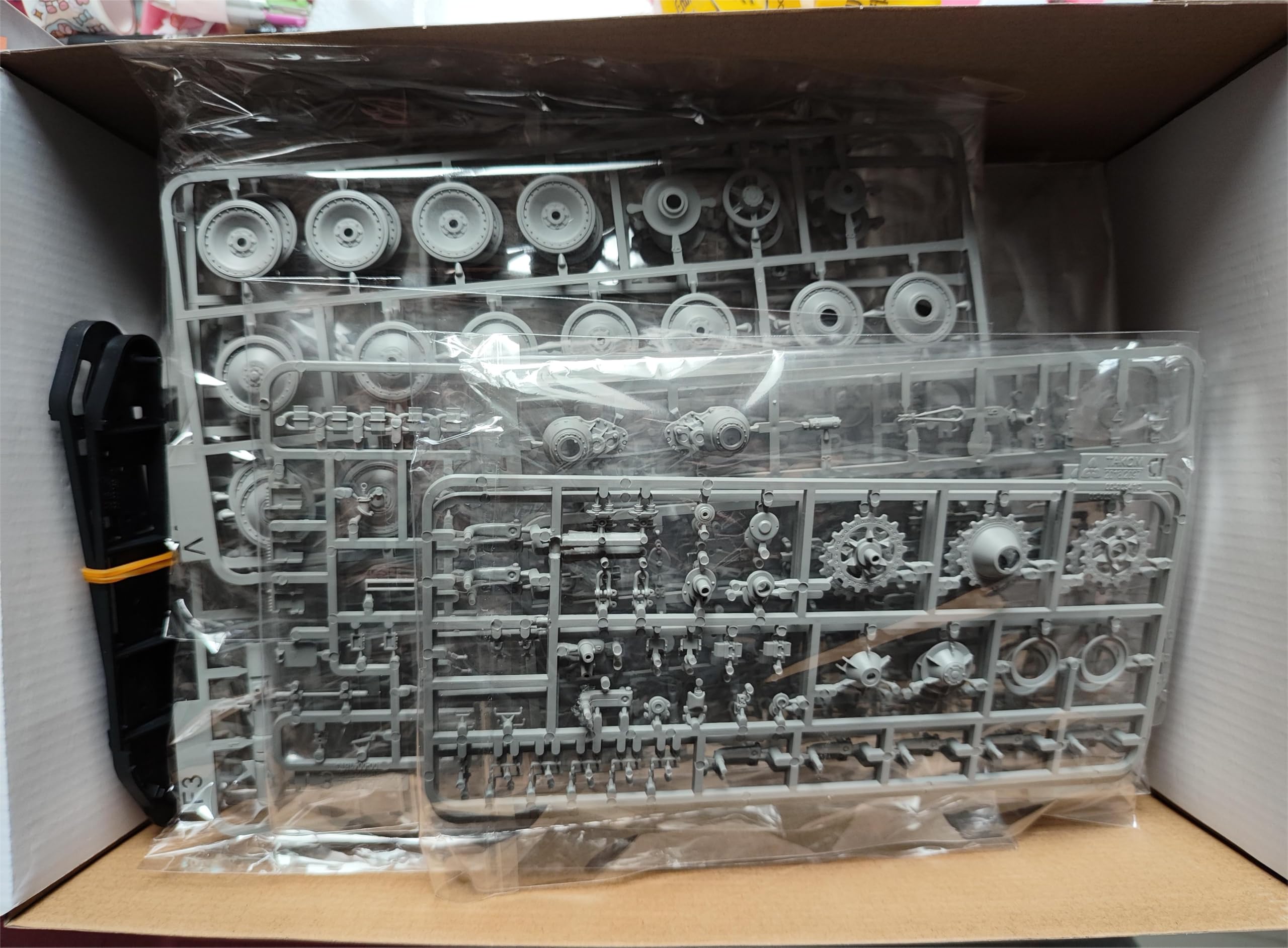 TAKOM 2125W Jagdpanther G1 Early Production w/Zimmerit 1/35 Scale Military Vehicle Model Kits Without Interior