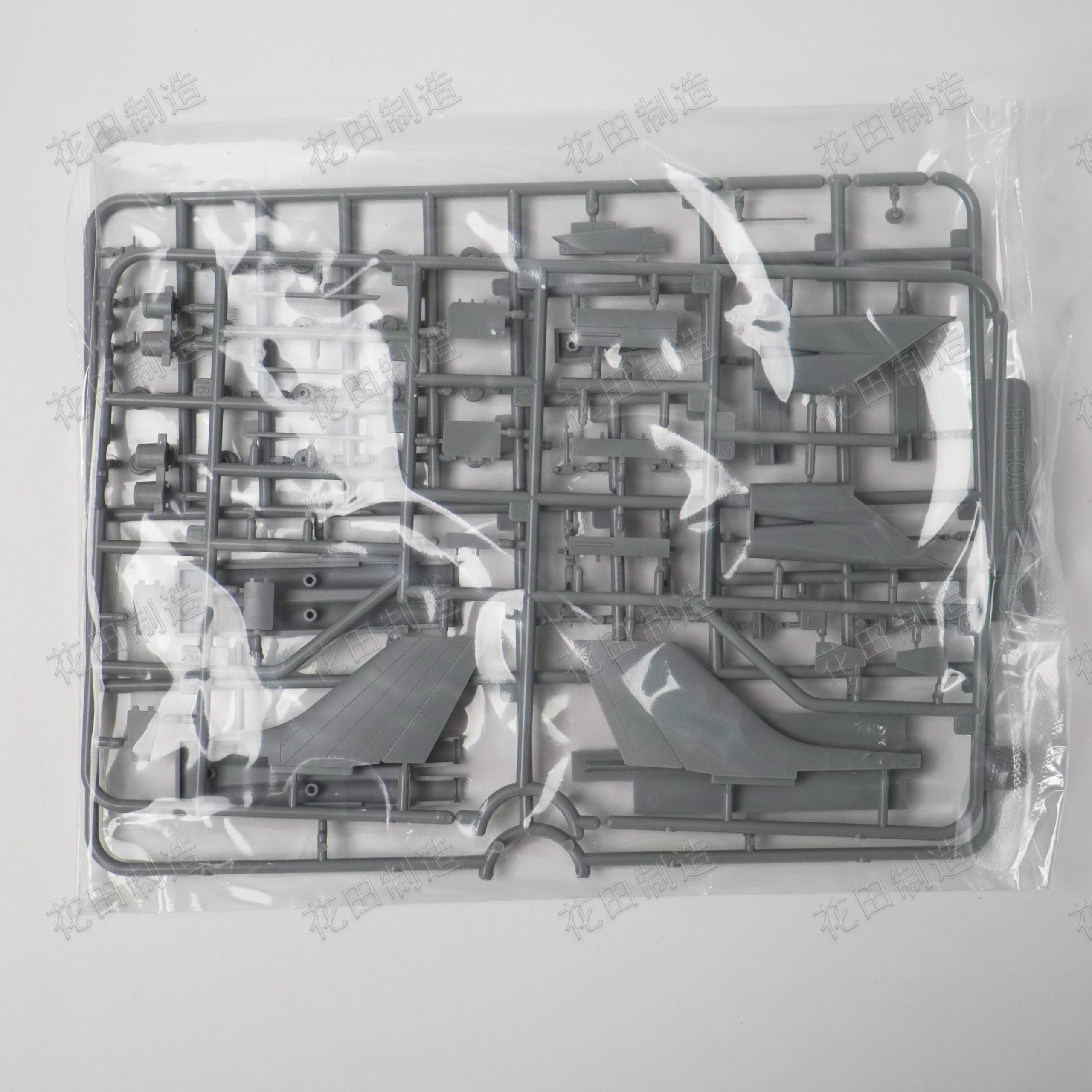 花田制造 GWH L1002 K.2 Tanker R.A.F Vulcan Model Kit 1/144 Scale