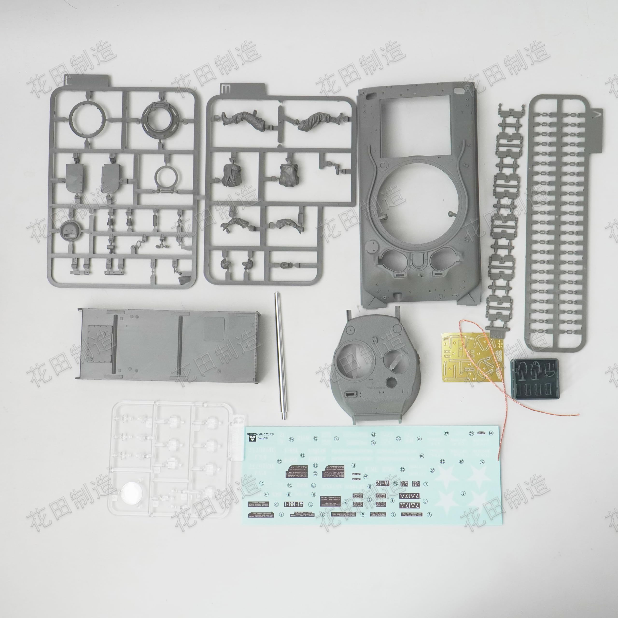 花田制造 Takom 2205W Sherman 2 Box Tank Model Kit Set, 1/35 Scale M4A1(76W) HVSS and M1 Super Sherman with 1/16 Scale Tank Crewman Figure, Limited Edition Military Model