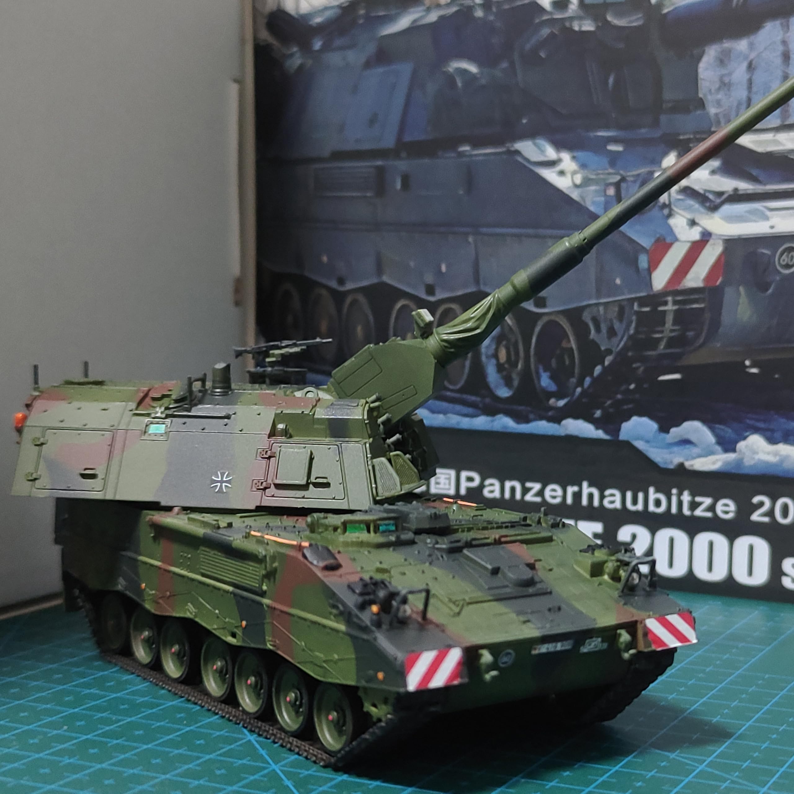 Meng 72-008 German Panzerhaubitze 2000 Self-Propelled Howitzer Model Kit, 1/72 Scale