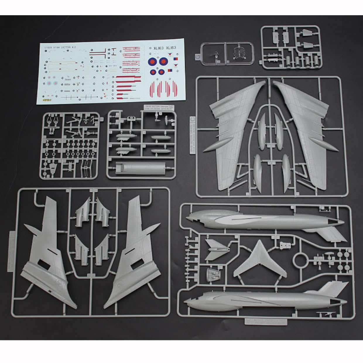 花田制造 GWH L1005 RAF Victor K.2 Tanker Aircraft Model Kit, 1/144 Scale, Military Airplane