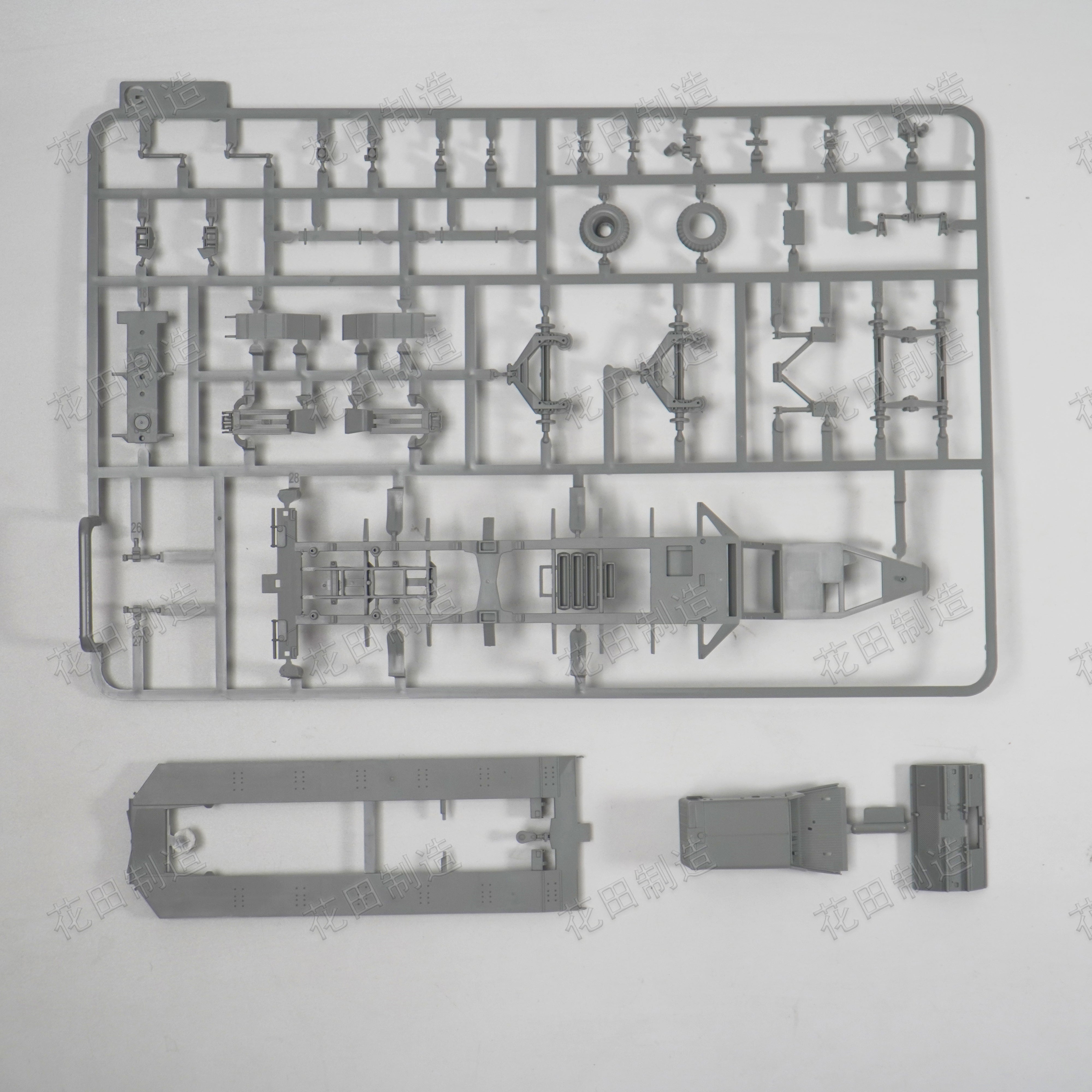 TAKOM 5024 M911 C-HET with M747 Heavy Equipment Semi-Trailer, 1/72 Scale  Model Kit