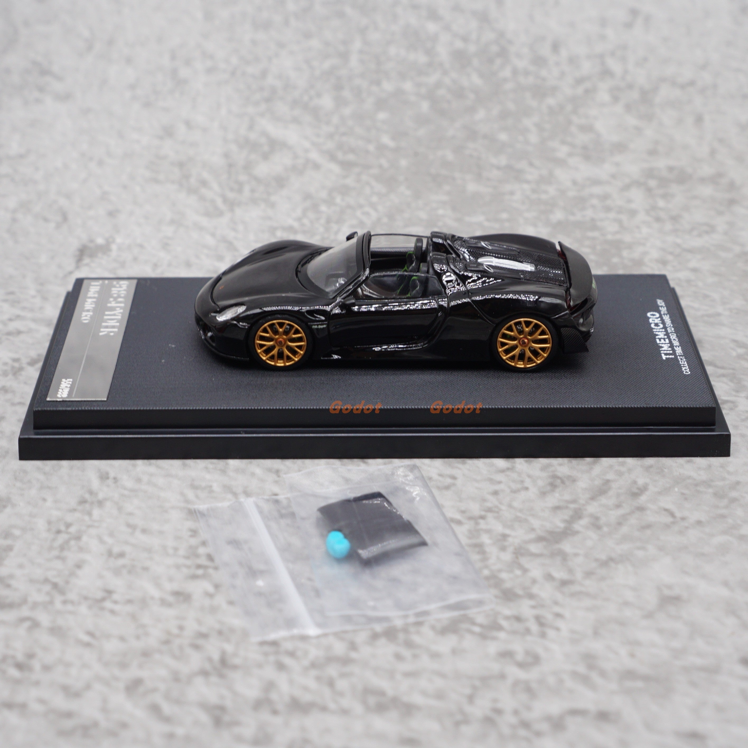 918 SPYDER 1/64 SCALE MINICAR