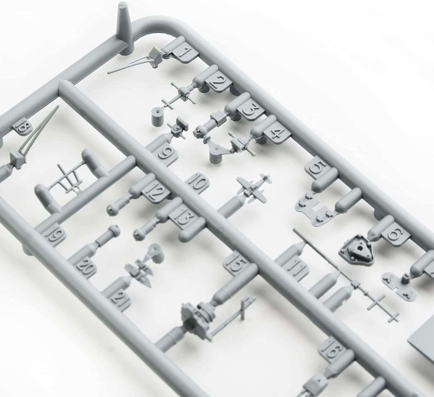Flyhawk Model FLYFH9002 1/2000 German Navy Battleship Tilpitz Plastic Model