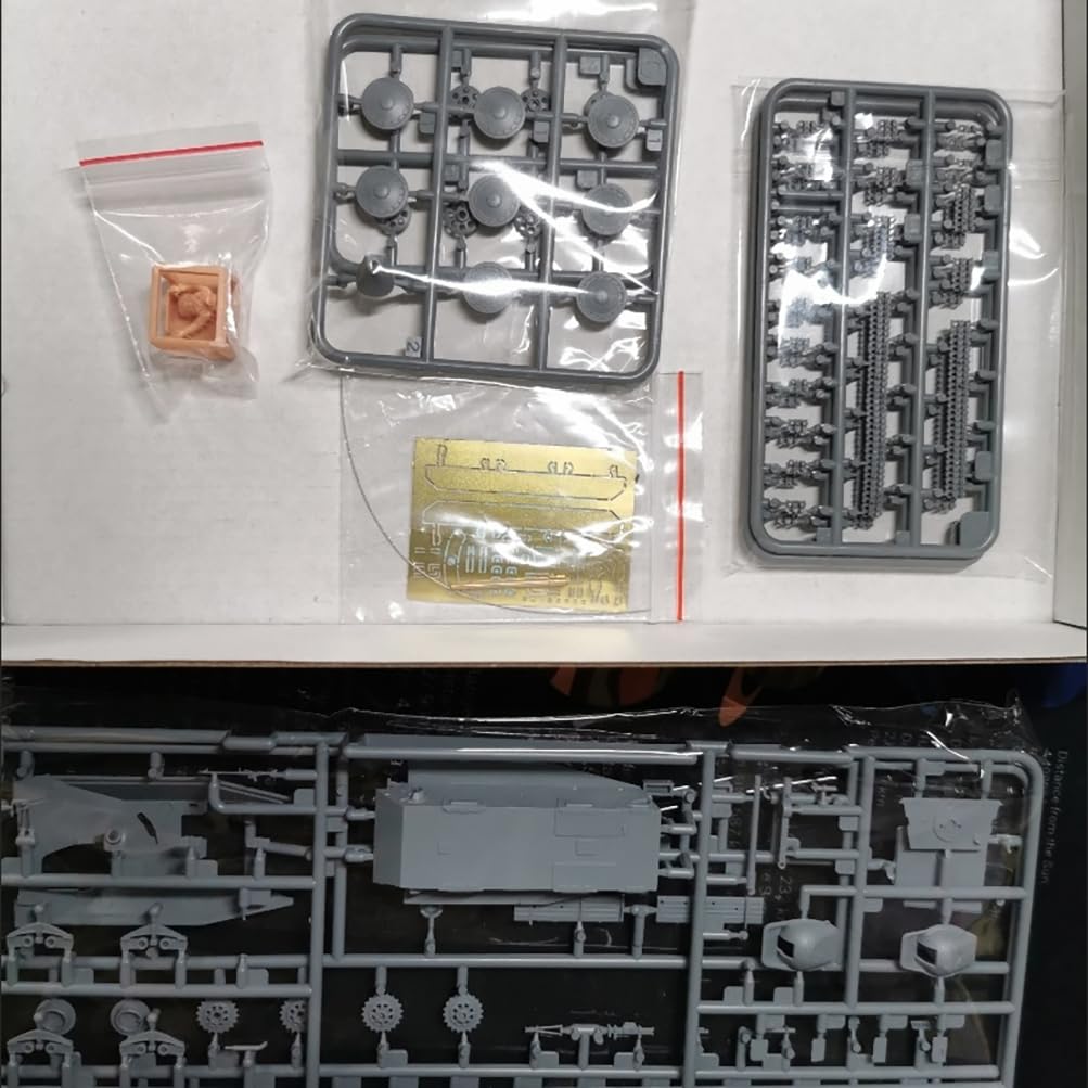 Vespid Models VS720023 1/72 Scale,Jagdpanzer 38(t) Hetzer Tank Model Kit, Mittlere Production