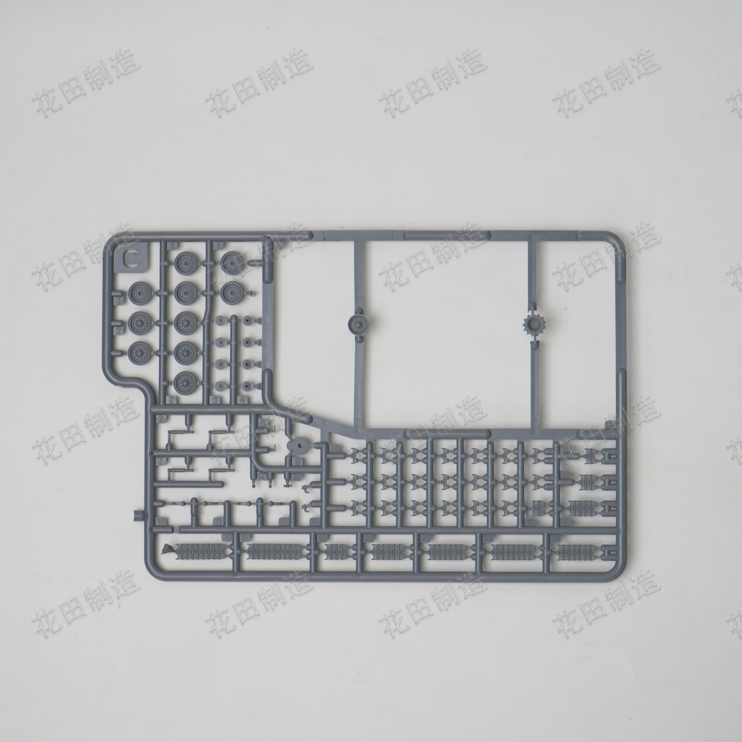 花田制造 Foreart 2003 U.S. Light Tank M24 Chaffee, 1/72 Scale Military Model Kit