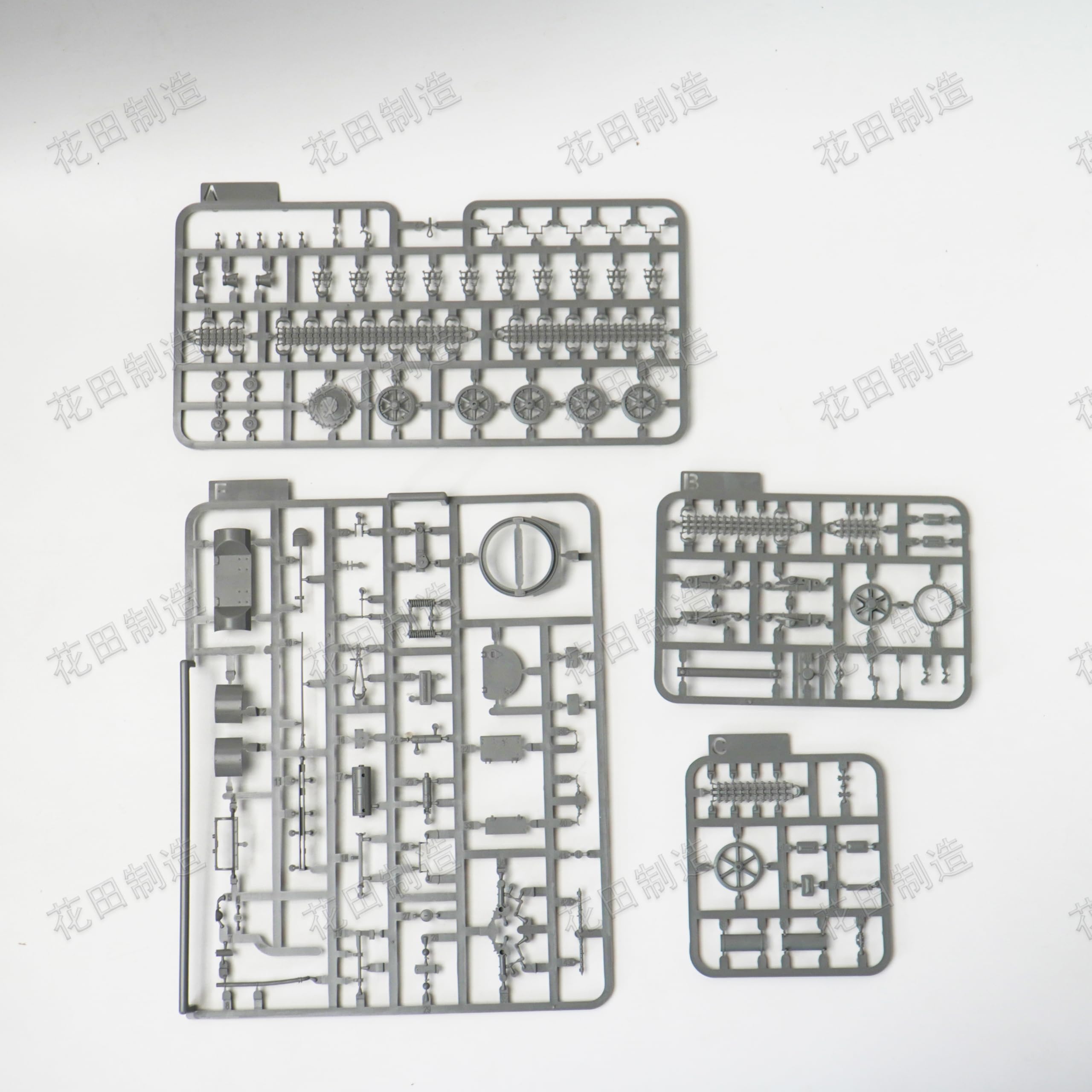 花田制造 Takom 2145 1/35 Scale Pz.Kpfw.I Ausf.A & Pz.Kpfw.I Ausf.B German Tank Model Kit, Military Vehicle Building Set, 2-in-1 Collection
