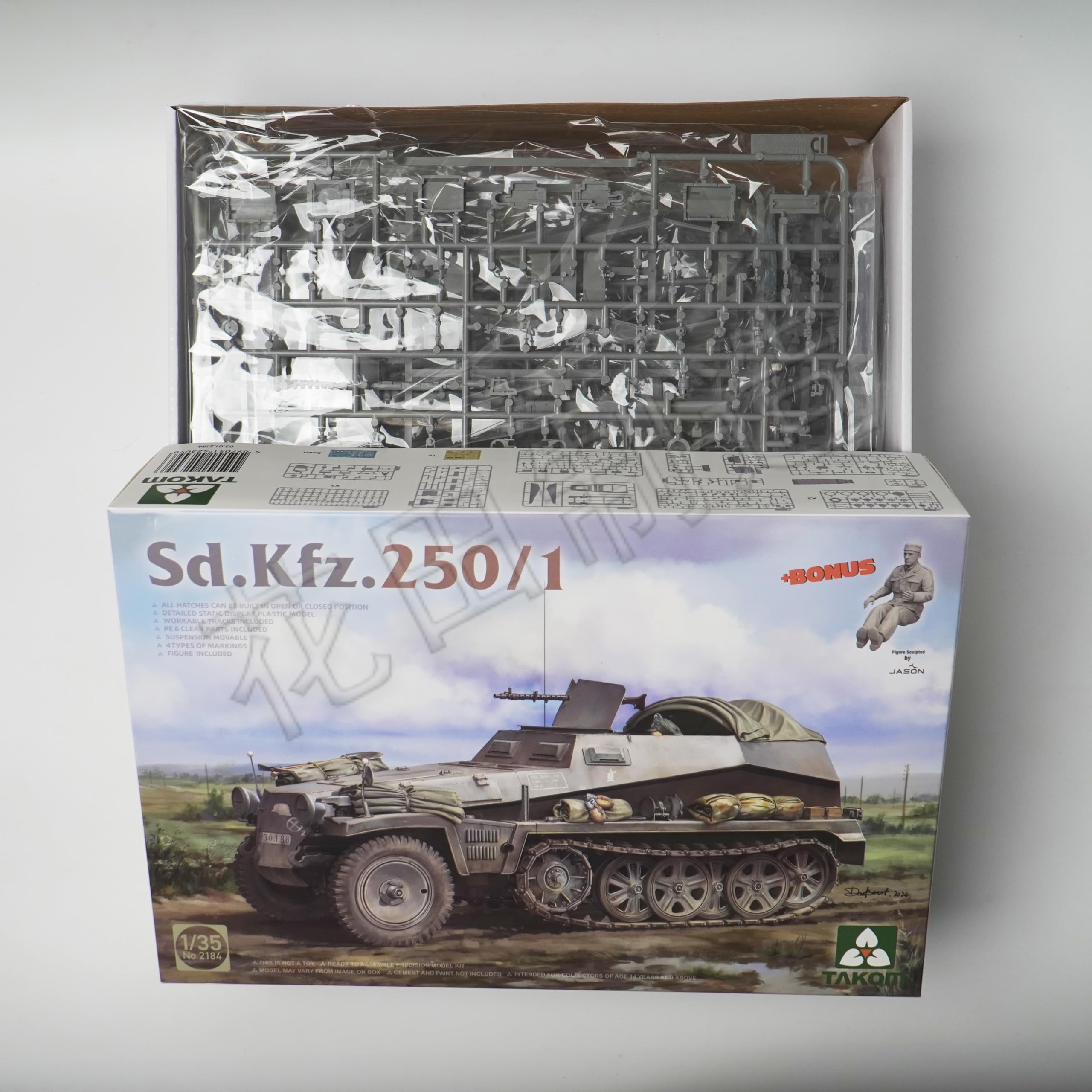 TAKOM No.2184 ,1:35 Scale,Sd.Kfz.250/1 Military Vehicle Model Kit