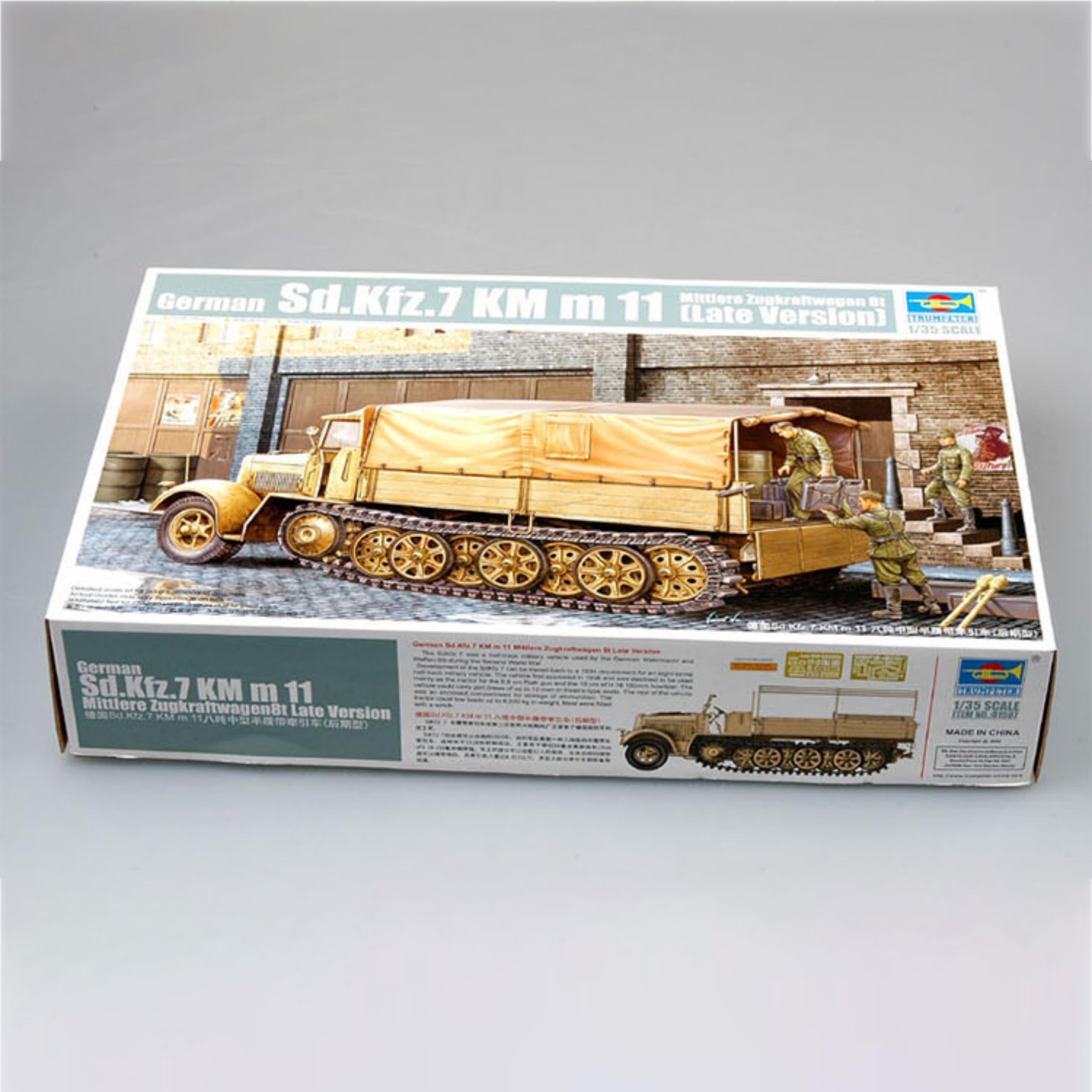 Trumpeter 01507 1/35 Scale,,German Sd.Kfz.7 KM m11 Military Transport Vehicle Model Kit,  Late Version