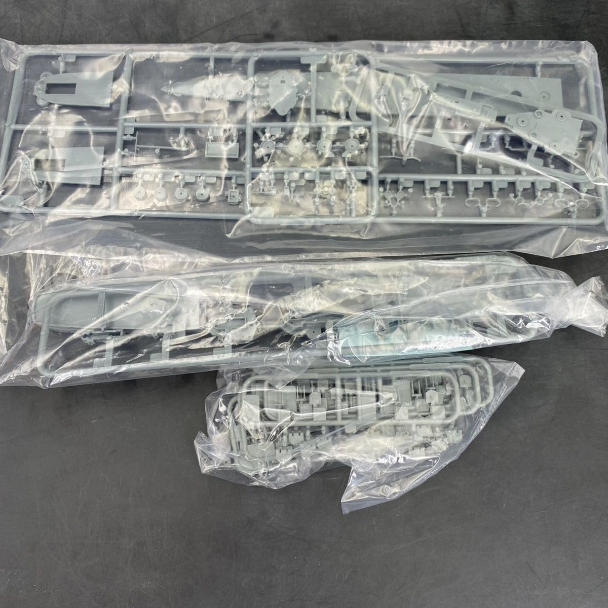 花田制造 VEE Hobby V57020 USS Cleveland CL-55 1945 Model Kit, 1/700 Scale Military Ship
